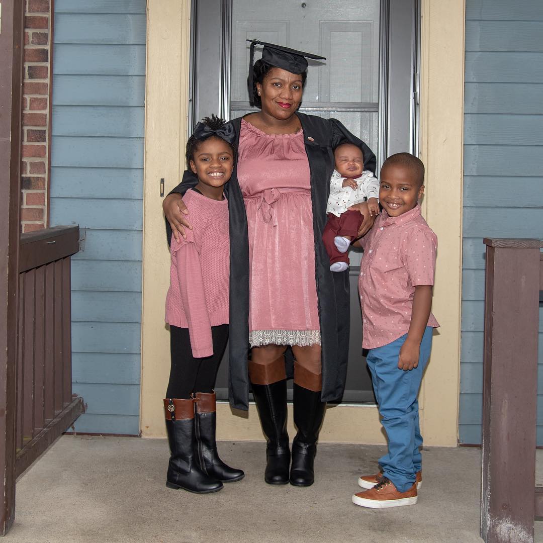 Jonnelle Ballard and her children. (Photo courtesy of Juhs Photography)