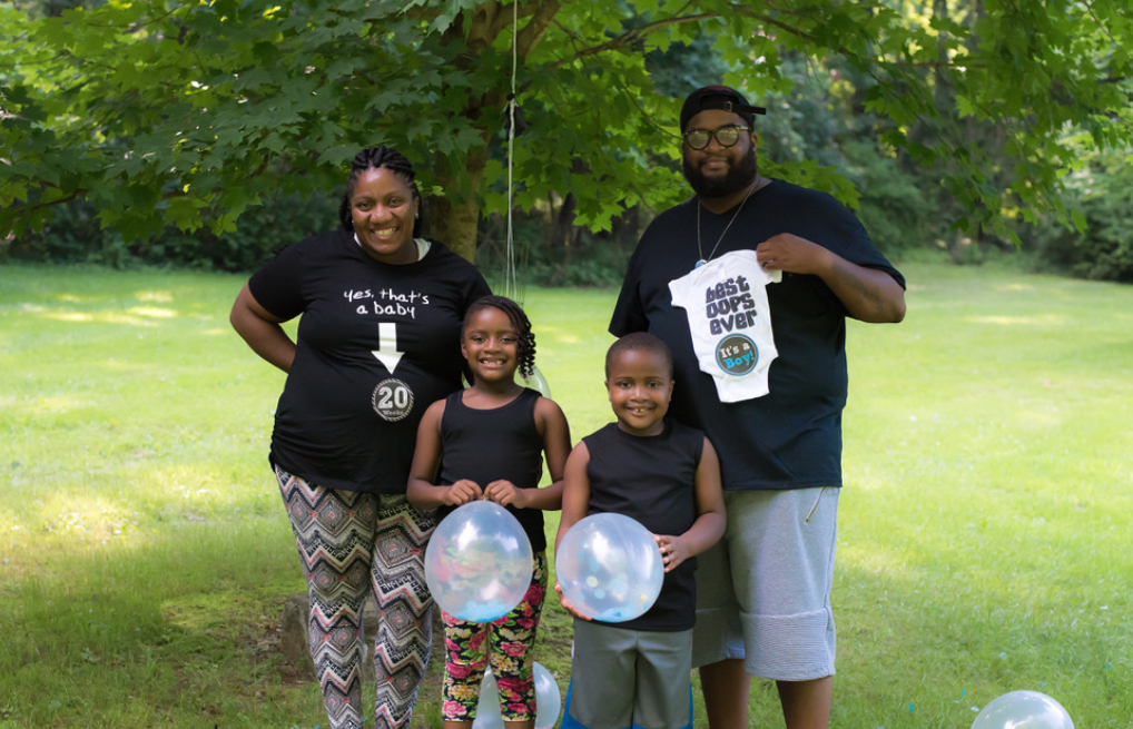 Jonnelle Ballard and her family. (Photo courtesy of Juhs Photography)