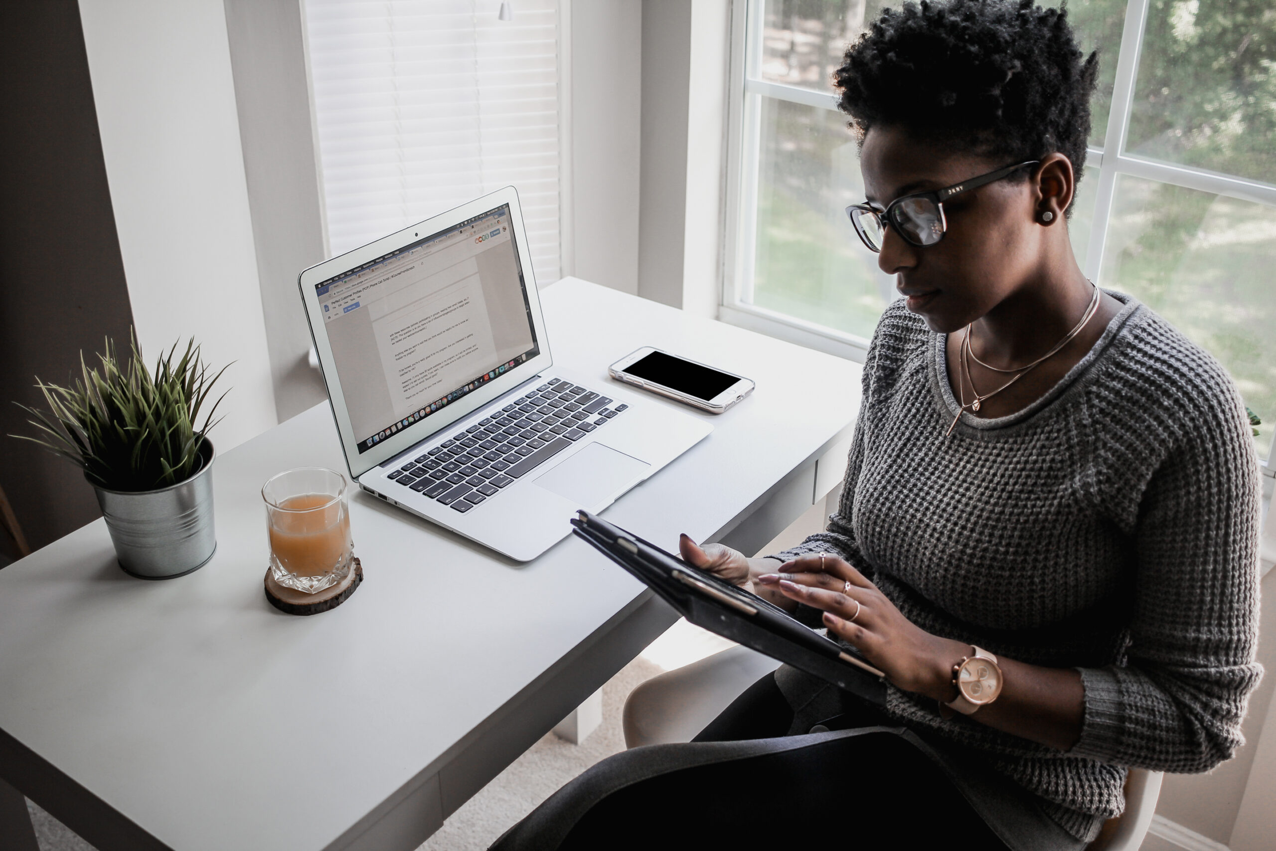 Woman working at desk (Photo courtesy of CreateHerStock.com) - Black Love Woman working at desk (Photo courtesy of CreateHerStock.com)