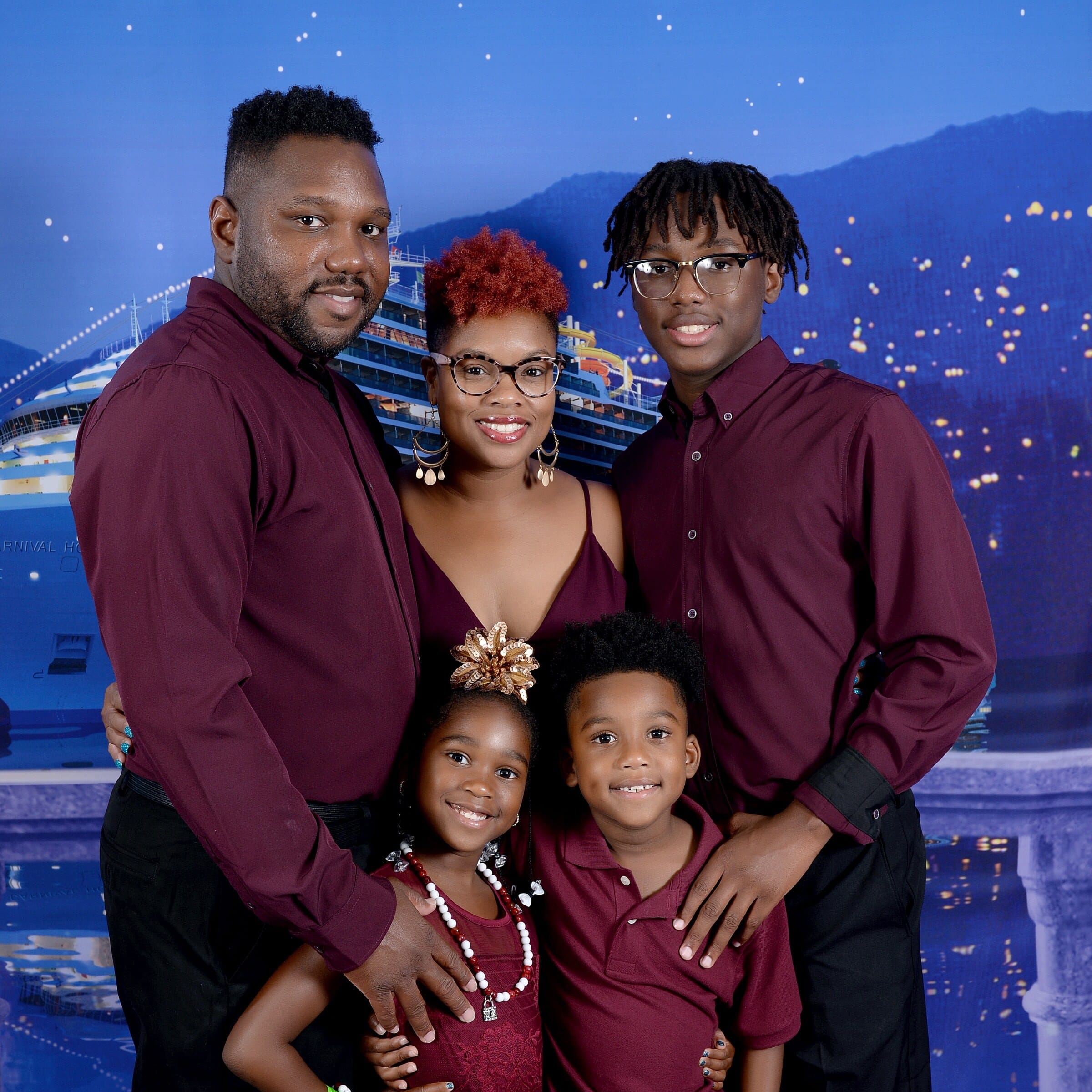 Malikah Wright with her husband and three children - Black Love Malikah Wright with her husband and three children
