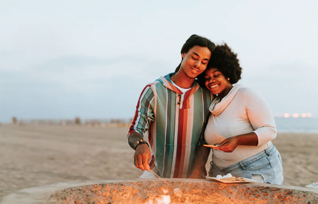 Couple at a fire pit (Courtesy of rawpixel.com)