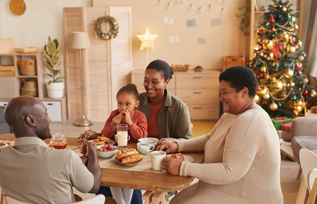 - Black Love Family at Christmas (Credit: freepik.com)