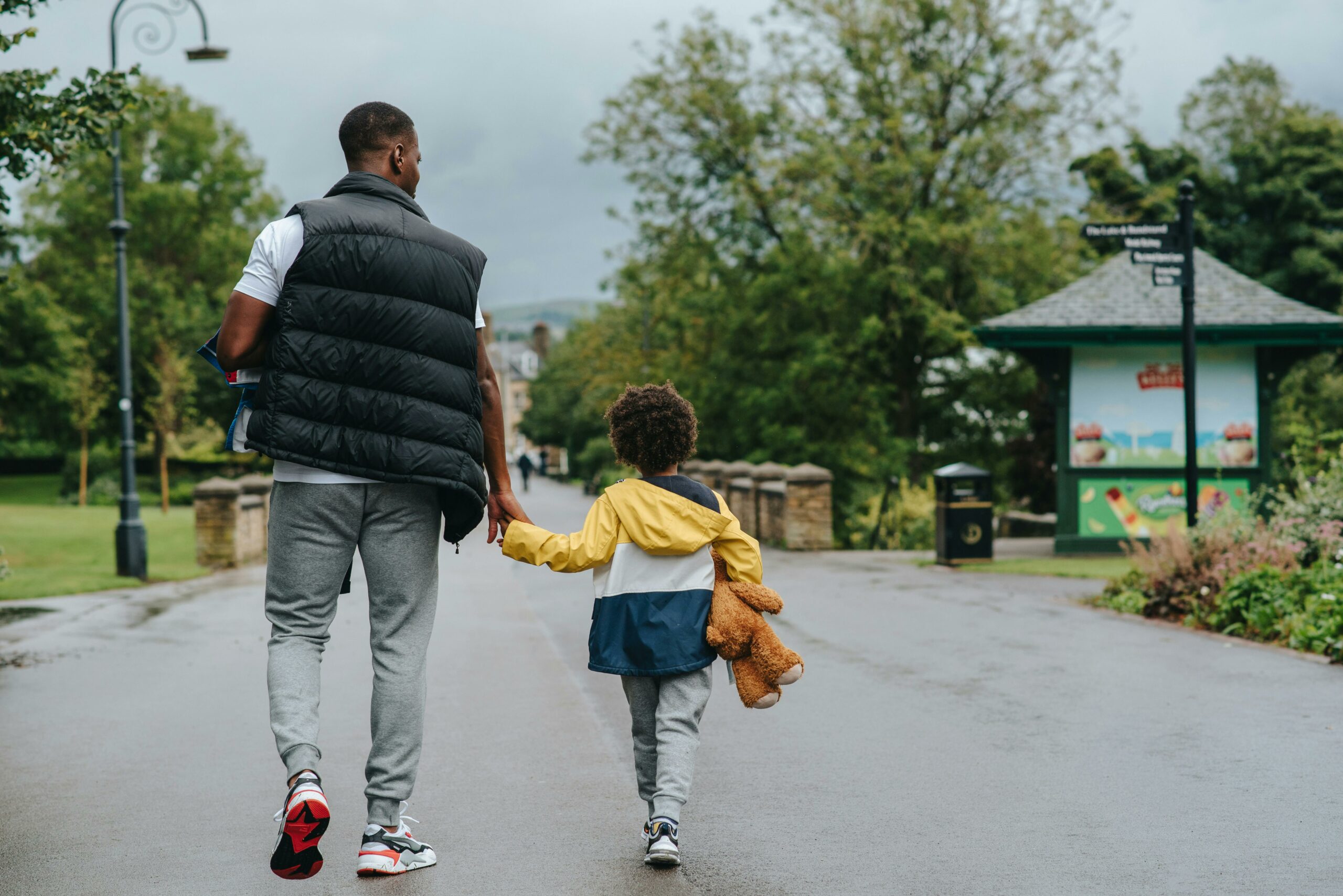 man with son (Courtesy of pexels.com) - Black Love Embracing Fatherhood as a Young Dad: A Journey of Love and Growth