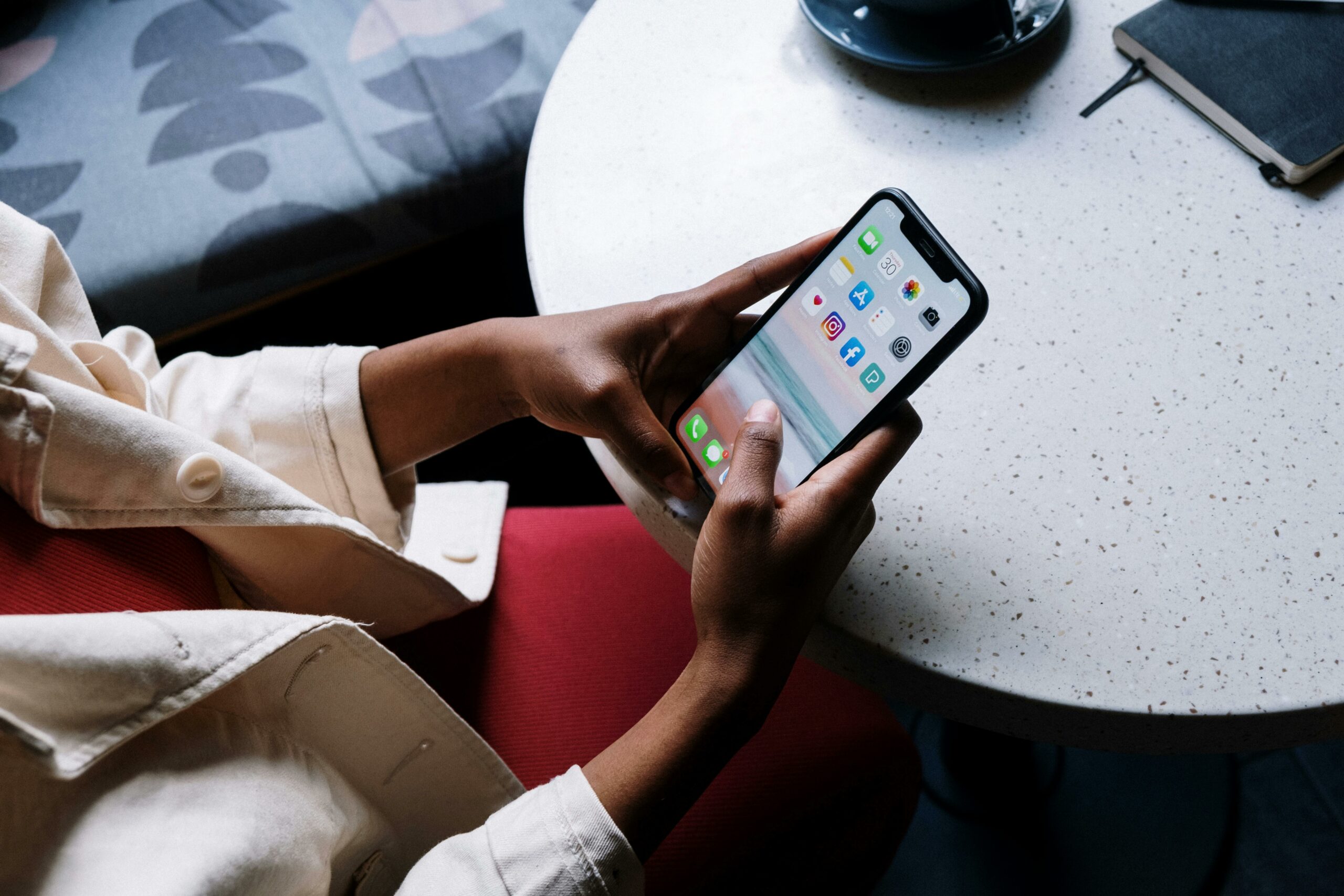 woman on phone (Courtesy of pexels.com) - Black Love How to Find Love in the DMs