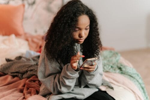 How to Make Social Media a Sanctuary for Self-Love